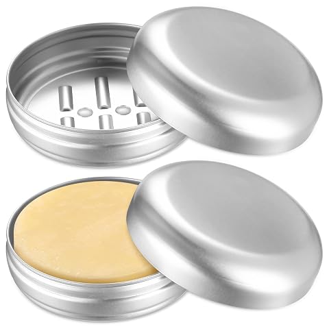 Deux boîtes rondes en aluminium pour savon, l’une ouverte et l’autre fermée, avec trous de drainage