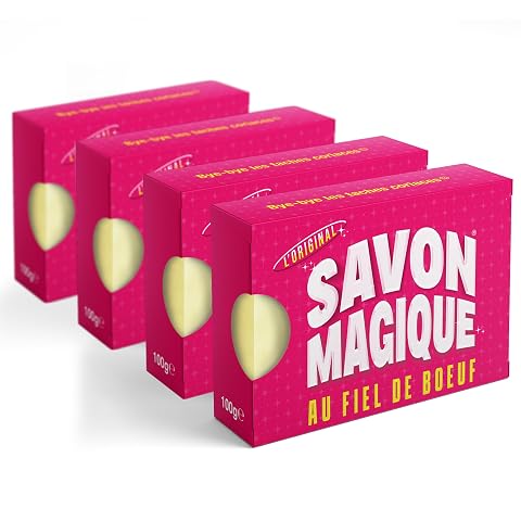 Quatre pains de savon solide au fiel de bœuf disposés sur du lin écru dans une buanderie