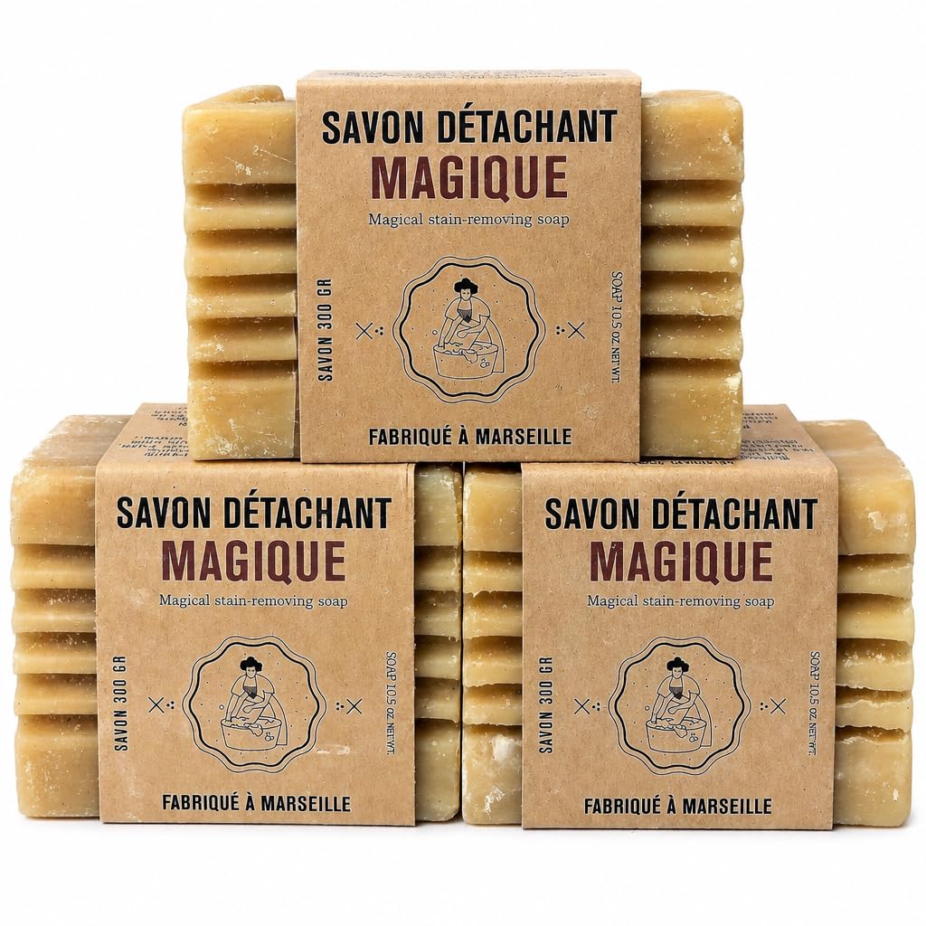 Trois pains de savon solides au fiel de bœuf et aux noix de lavage posés sur du lin écru
