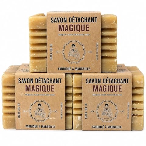 Trois pains de savon solides au fiel de bœuf et aux noix de lavage posés sur du lin écru